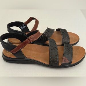 Clarks Kitly Way Black Leather Sandals Adjustable Straps Cushioned Women's Sz 12